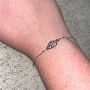 NEW authentic silver Na Hoku Hawaiian Maile Leaf Adjustable Bracelet Dainty